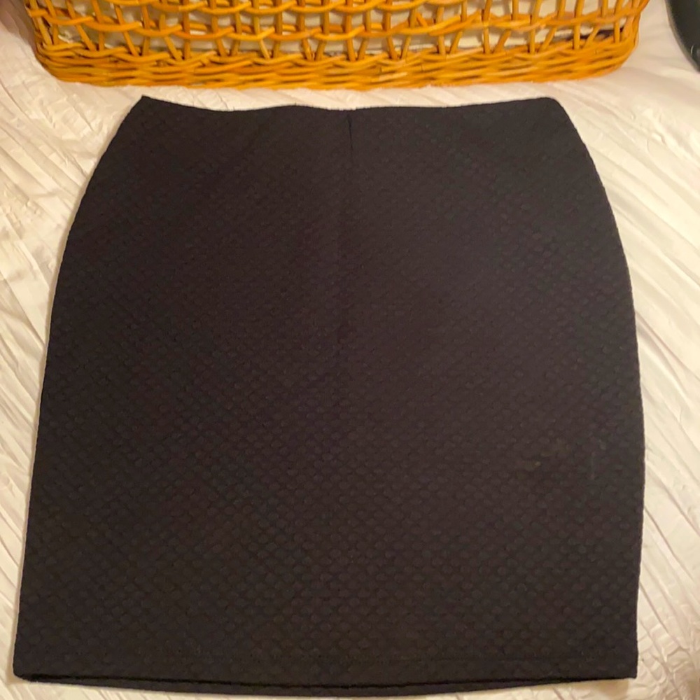 Forever 21 black patterned skirt 🌸🌸
